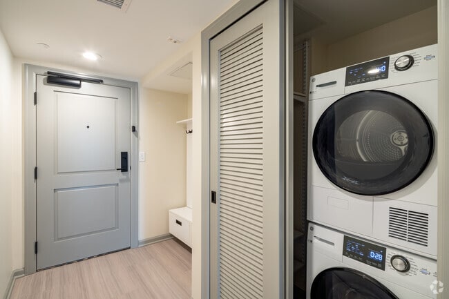 Studio - Mahogony - 595 SF - Eddystone