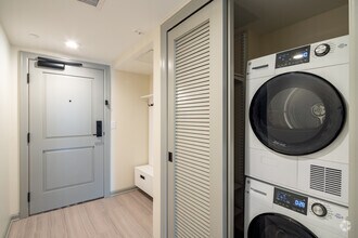 Studio - Mahogony - 595 SF - Eddystone