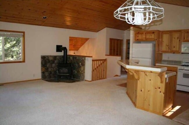 Gas fireplace - 12368 Greenwood Dr