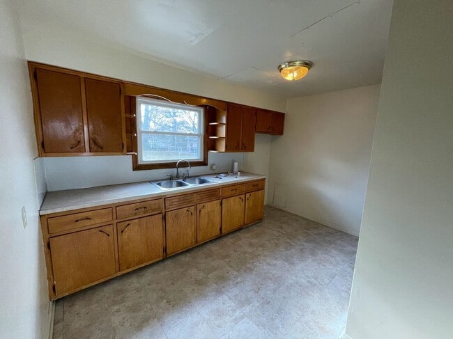 Building Photo - 1172 Tulip St