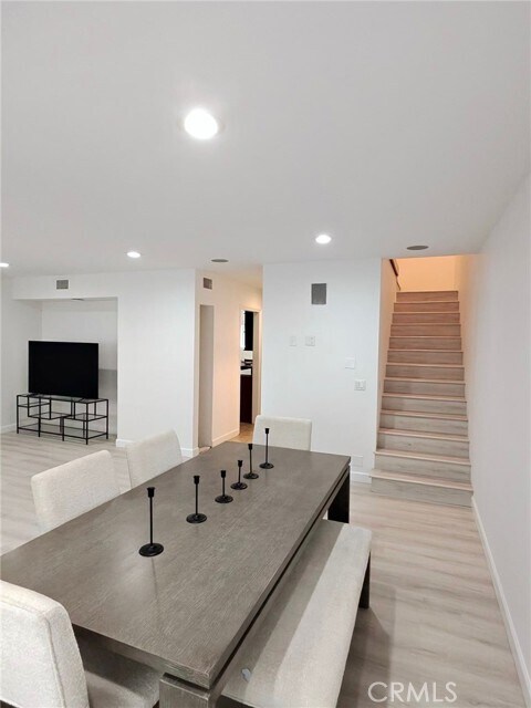 Foto del edificio - 427 Thompson Ave