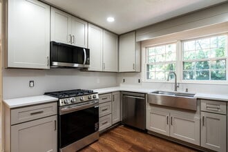 Building Photo - 4718 Rembert Dr