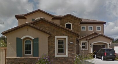 Building Photo - 1077 Village Dr