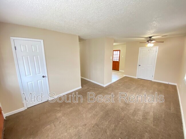 Building Photo - 3112 Sinclair St