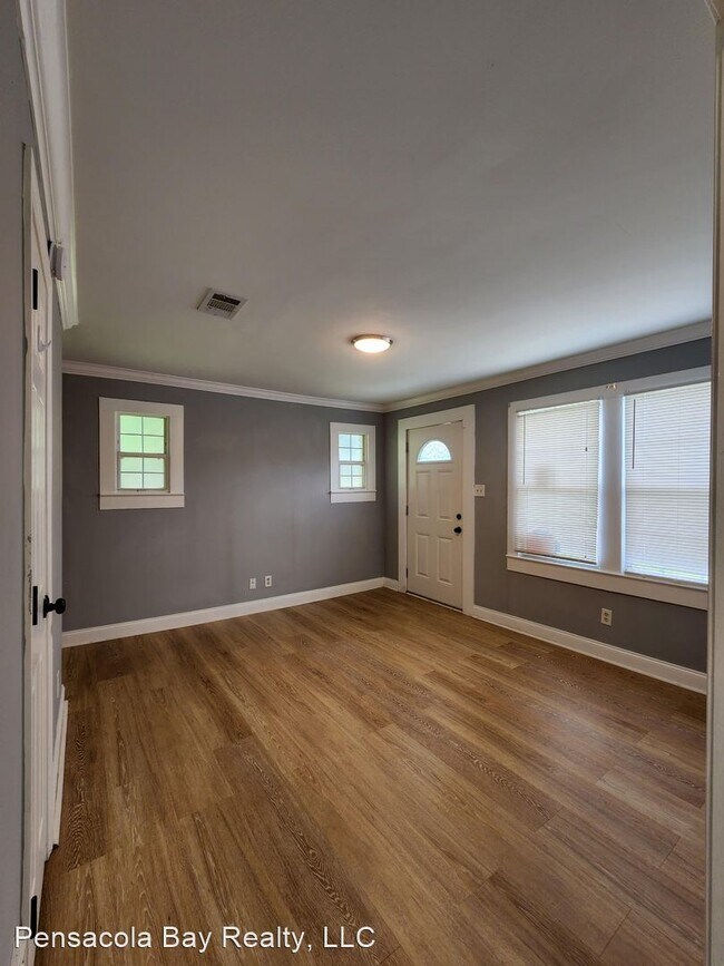 Building Photo - 1 br, 1 bath House - 615 Hatton St.