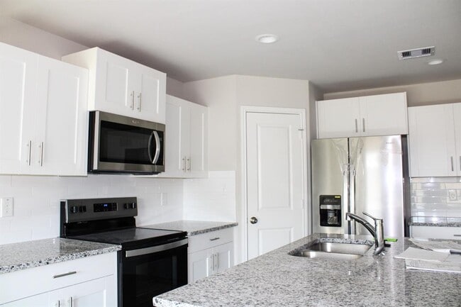 Foto del edificio - 9014 Intervale St