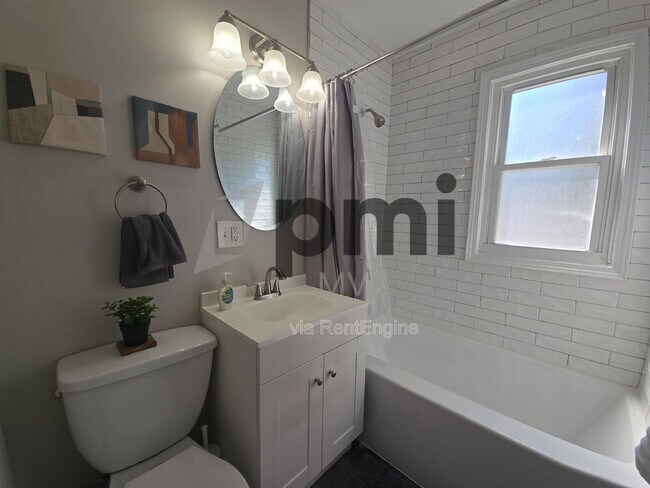 Building Photo - 4615 Langley Ave
