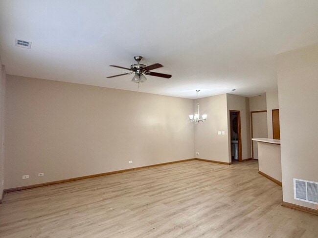 Building Photo - 273 Springbrook Trail S
