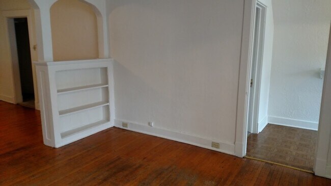 Building Photo - Great 1st Floor Duplex in Shadyside!