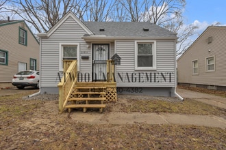 Building Photo - This beautifully updated 3-bedroom, 1-bath single-family home is ready for move-in!