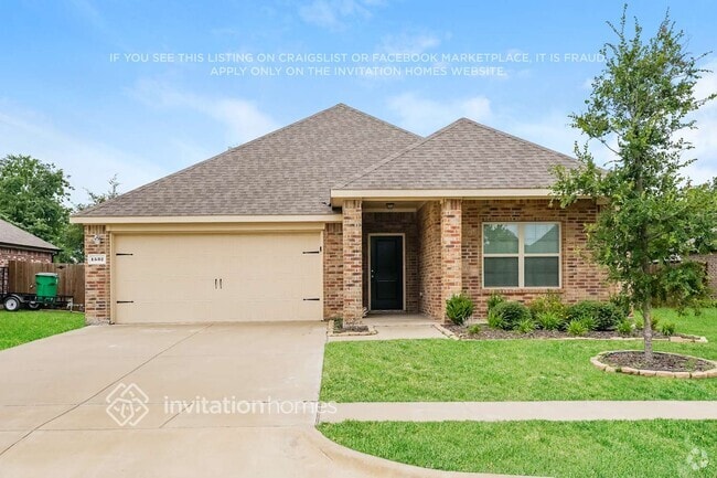 Building Photo - 1532 Woodlake Dr