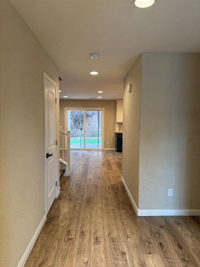 Building Photo - Beautiful 2-story home in the sought-after Providence community!