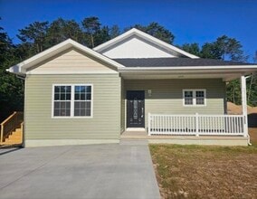 Building Photo - 3255 Catalpa Ave