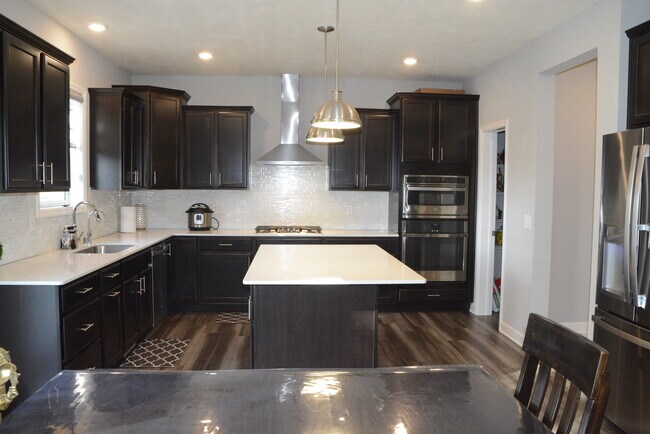 Foto del edificio - 1566 Edgebrook Ln