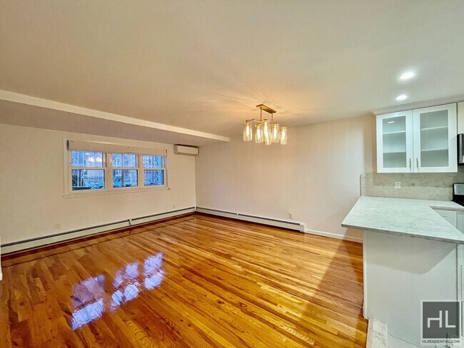 Building Photo - Stunning two bedroom with private yard