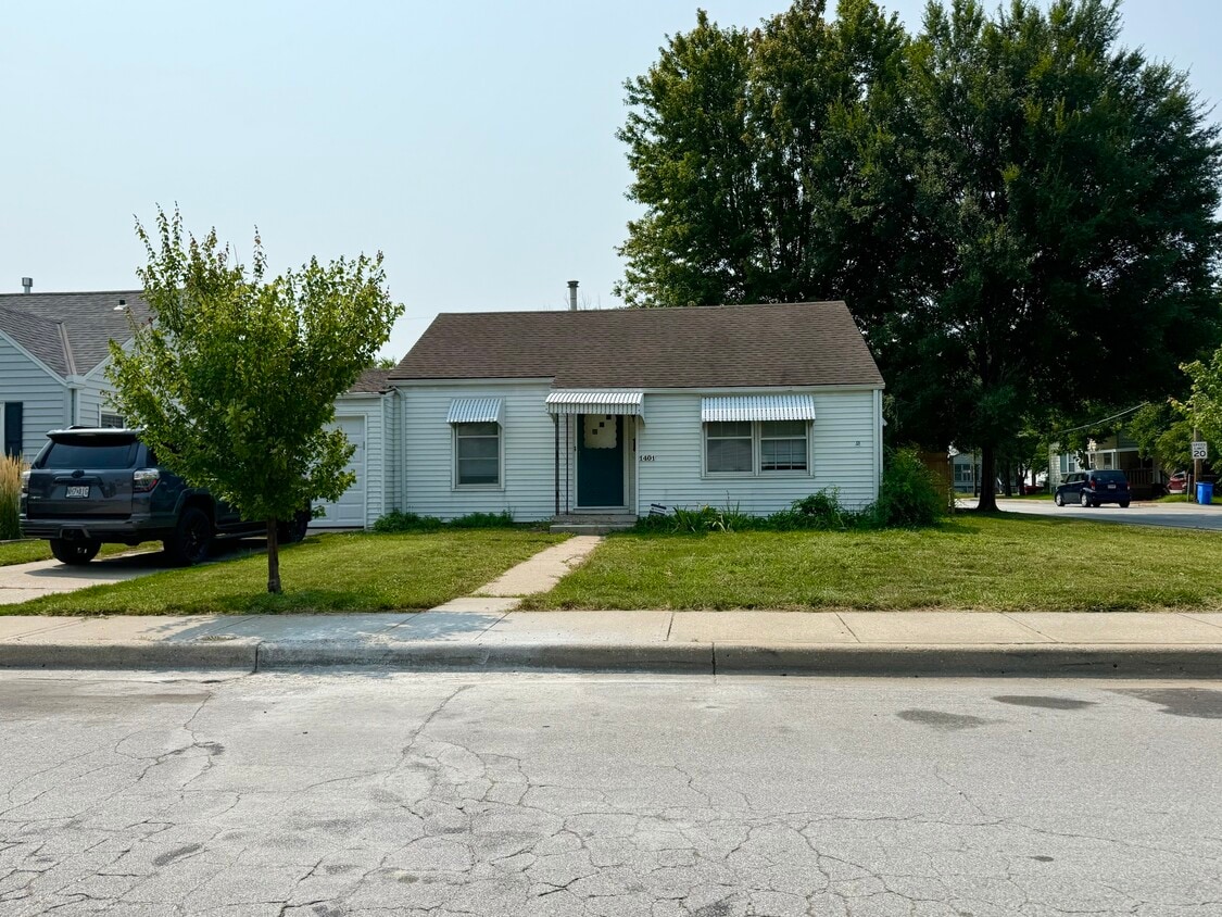 Primary Photo - 1401 E 23rd Ave