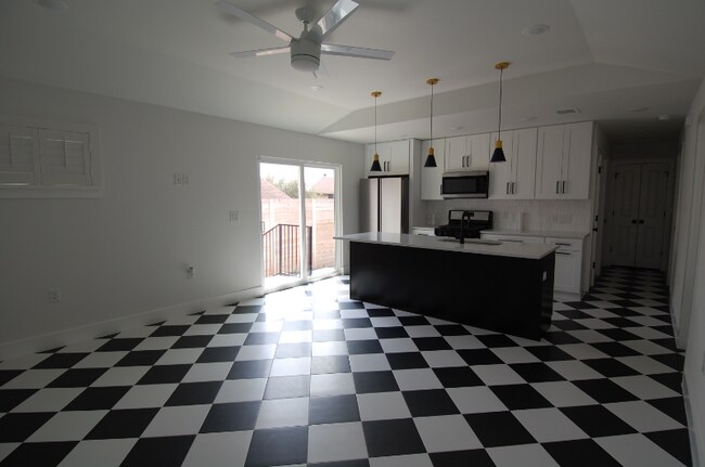 Foto del edificio - 6806 Pondsdale Ln