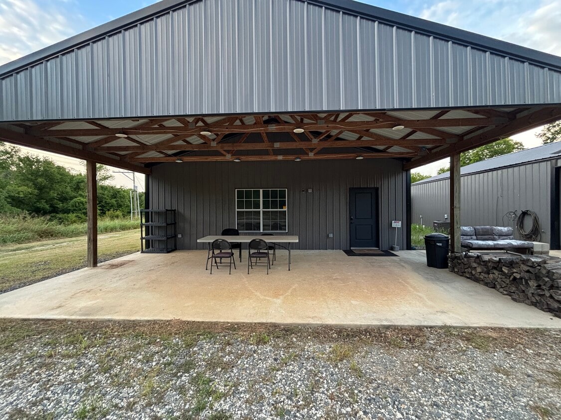 Primary Photo - 5900 Winnsboro Road