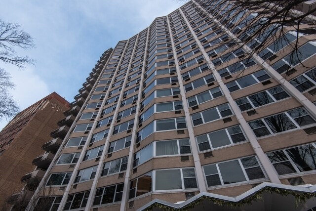 Foto del edificio - 555 W Cornelia Ave