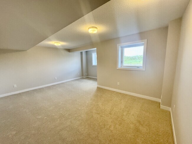 Building Photo - 869 Andesite Ter