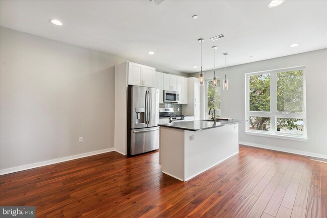 Foto del edificio - 3831 Terrace St