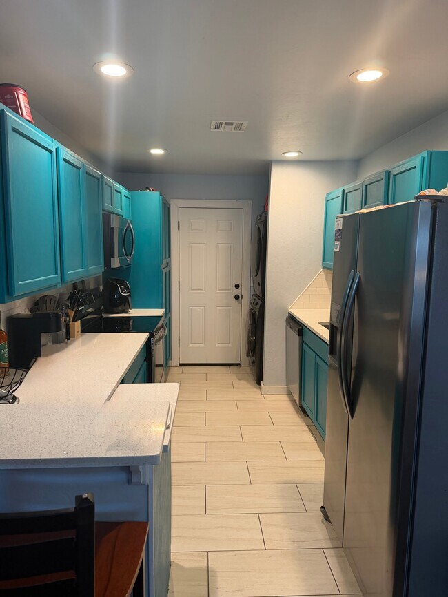 Foto del edificio - 815 E Lindsey St