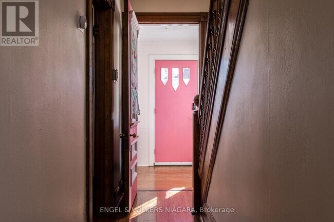 Building Photo - 5643 Peer St