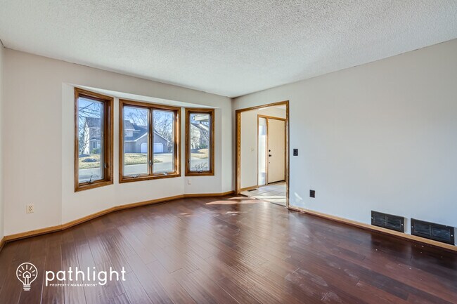 Building Photo - 9146 Duckwood Trail, Woodbury, MN, 55125