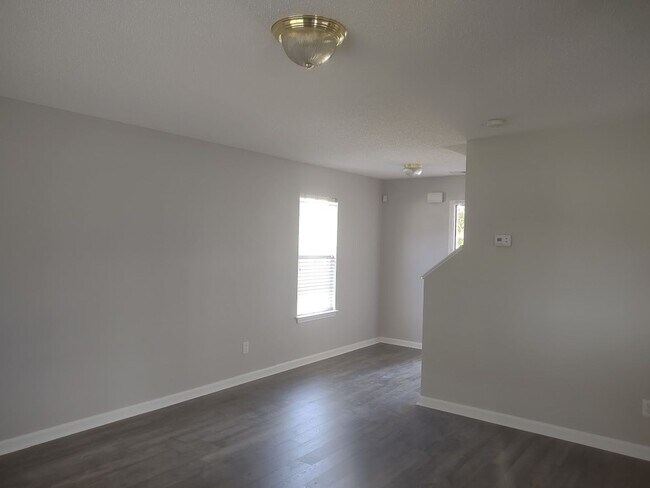 Foto del edificio - Wonderful Four Bedroom Home in Northeast C...