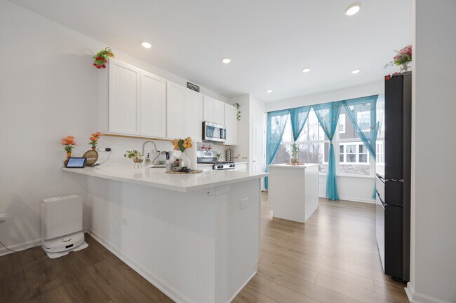 Building Photo - 620 Wolverine Dr