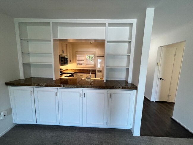Building Photo - TWO BEDROOM / TWO BATH CONDO IN SPYGLASS W...