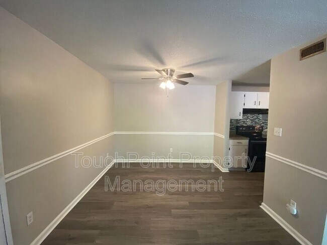 Building Photo - 847 Farmhurst Dr