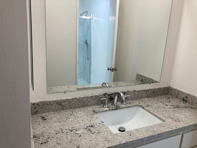 Foto del edificio - 380 Vallejo Dr