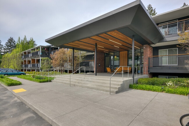 Building Photo - Cedar Hills