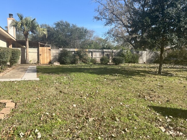 Building Photo - 1635 Ainsdale Dr