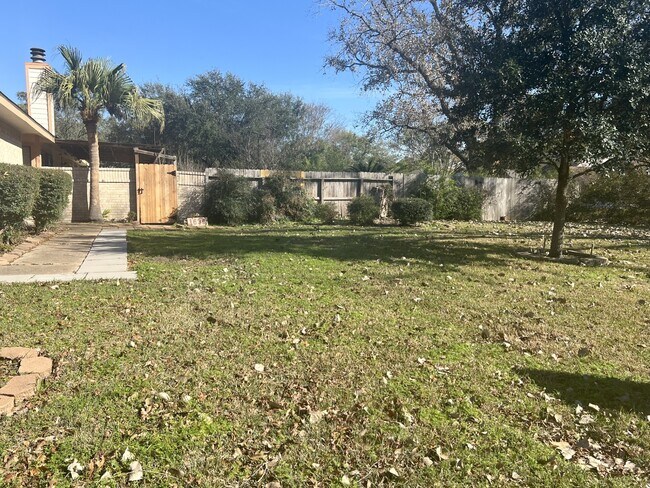 Foto del edificio - 1635 Ainsdale Dr