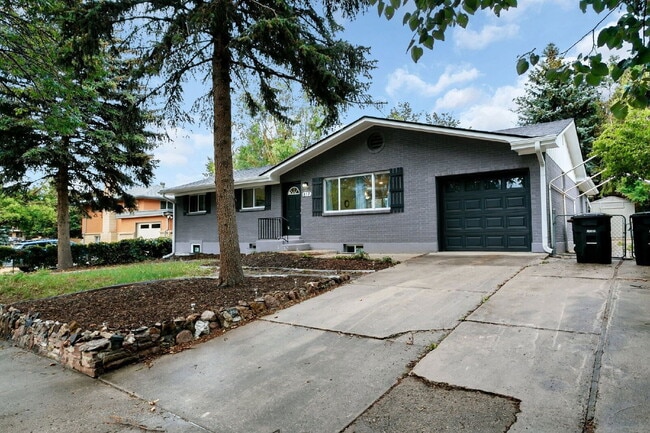 Foto del edificio - 817 Westmoor Dr