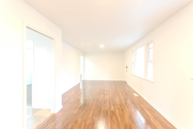 Building Photo - Fantastic 3 (4-ish) Bed Home | Lawn Care Included