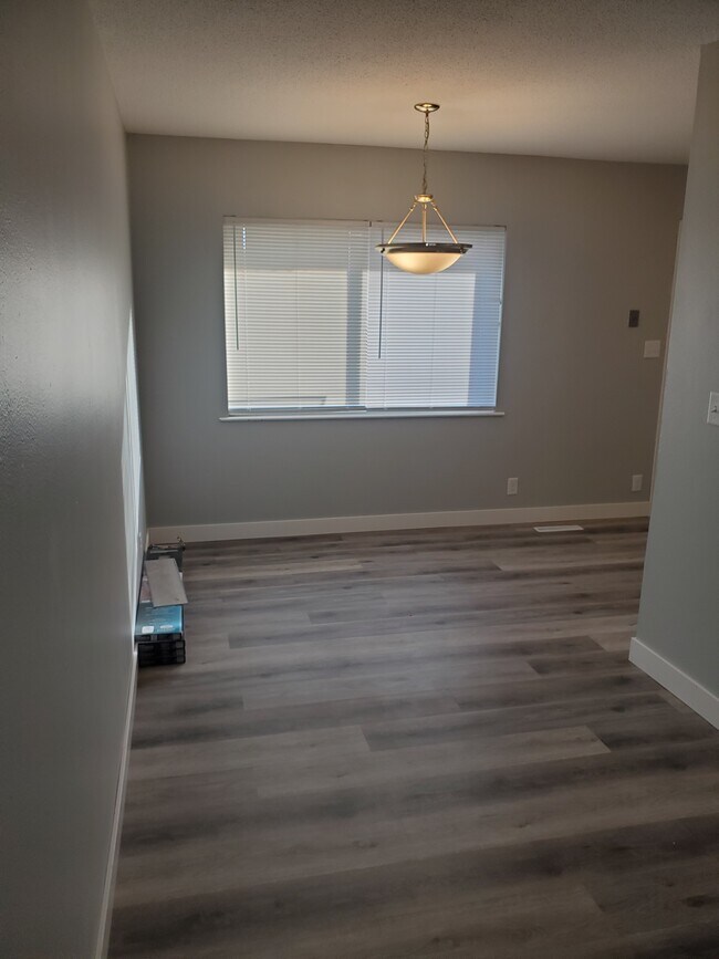 Building Photo - 3027 Stratford Ln SW