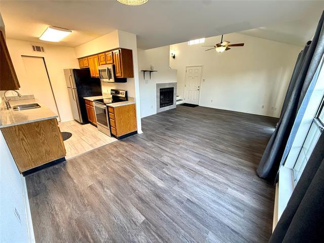 Building Photo - 330 W Harwood Rd