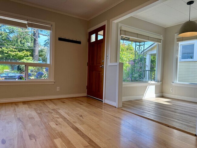 Photo - Great Maple Leaf 3 Bedroom Home - Location...