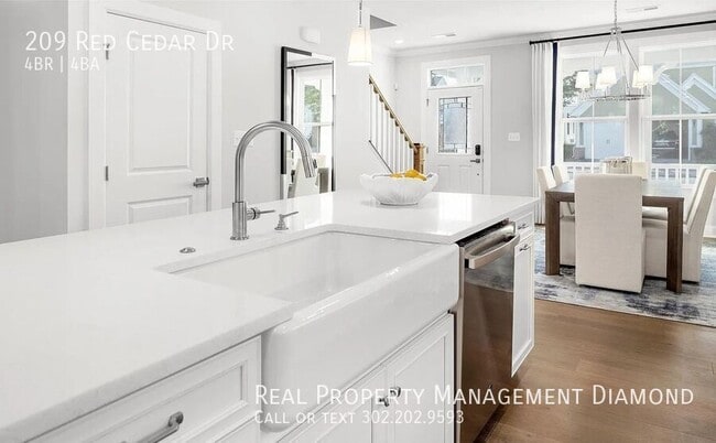 Building Photo - 209 Red Cedar Dr