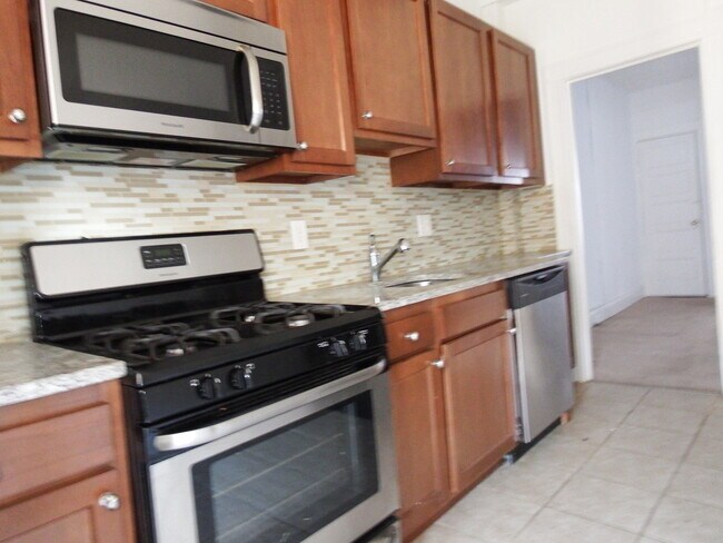 Foto del edificio - Move In Ready! Renovated Two BedroomTownhome