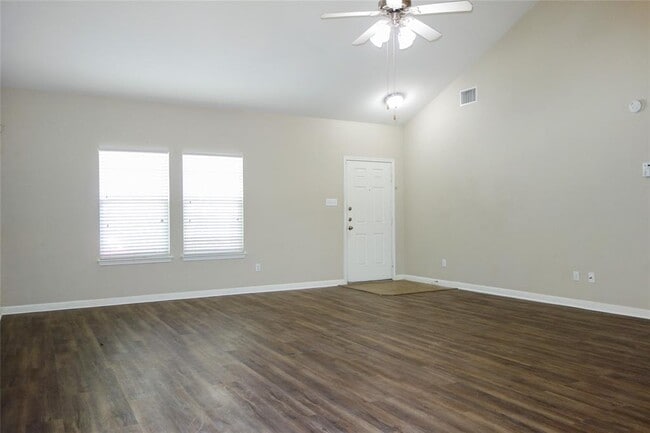 Building Photo - 108 Lavaca Loop