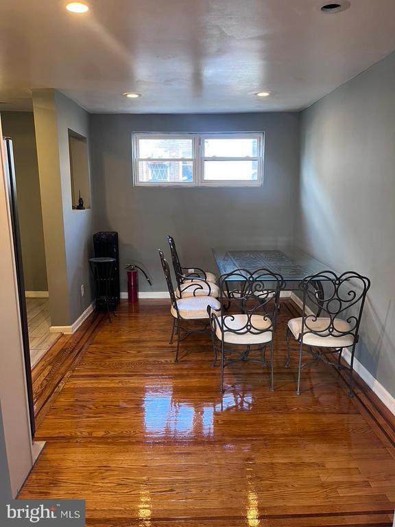 Building Photo - 4737 Vista St