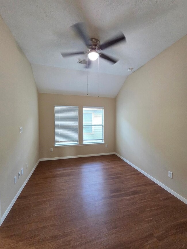 Building Photo - 12827 Benton Park Ln