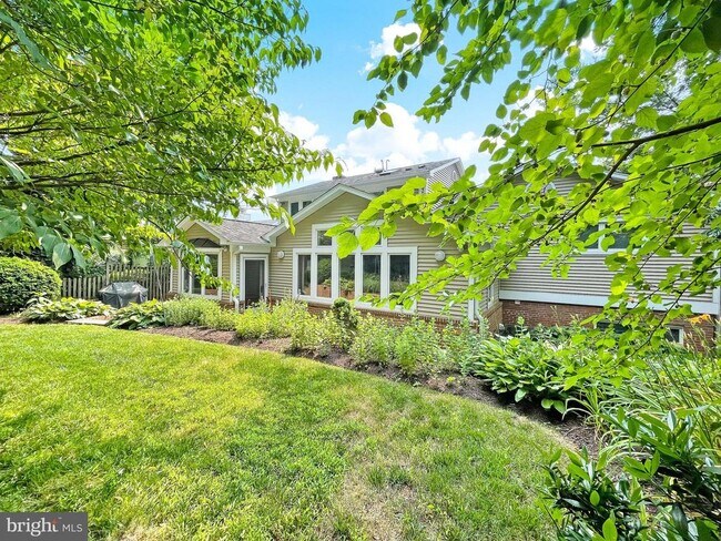 Building Photo - 7709 Holiday Terrace