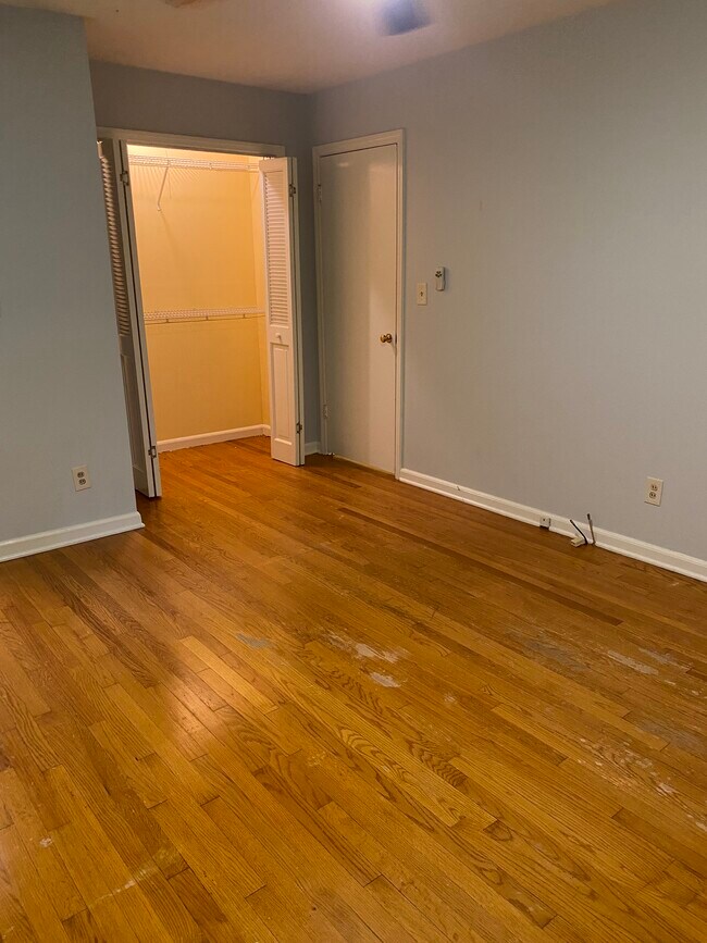 Master Bedroom - 1277 Chaucer Ln NE