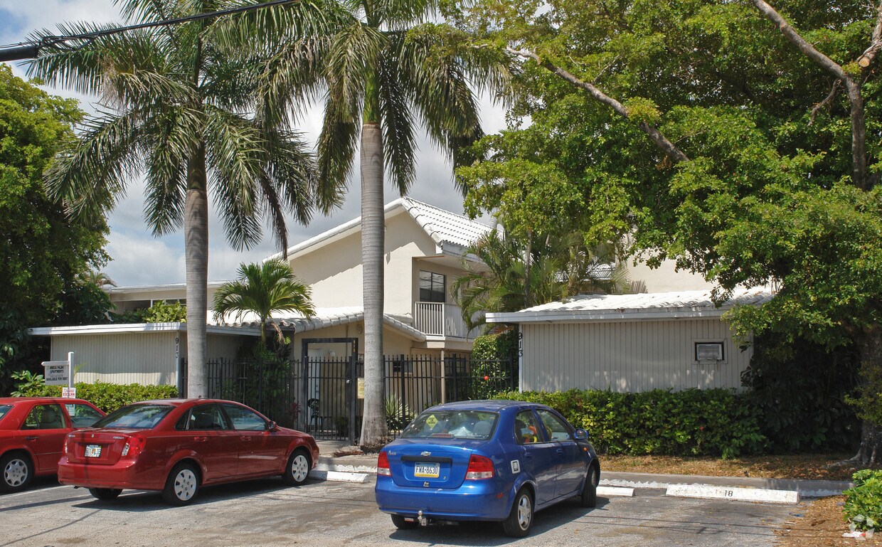 Primary Photo - Areca Palms Apartments