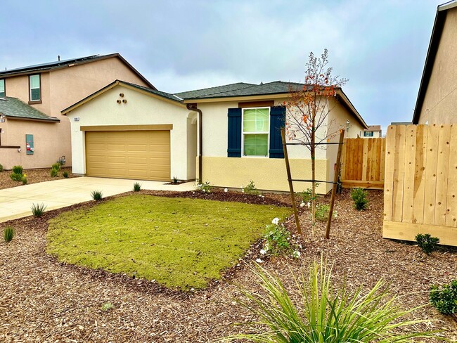 Foto del edificio - BRAND NEW 3/2 Century Home In Madera